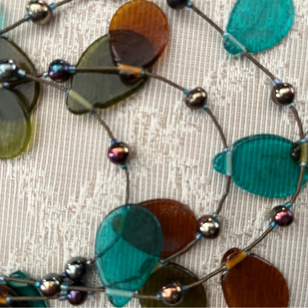 🩵🩵🩵Multi-Strand Teardrop Pendant Necklace in Teal, Olive & Amber - Picture 4 of 5